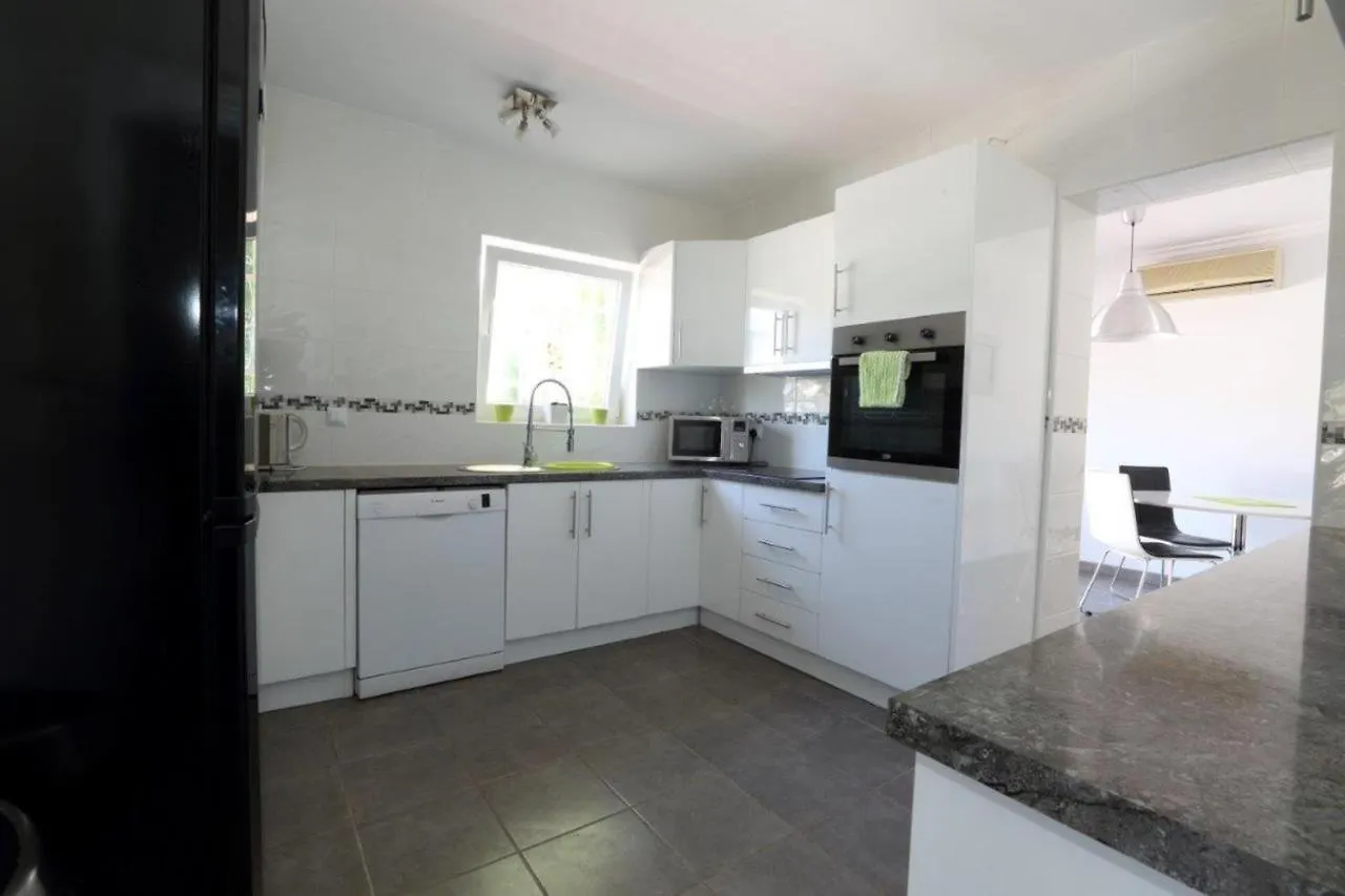 Delightful 5 Bed Villa In Fuengirola Costa Del Sol Málaga