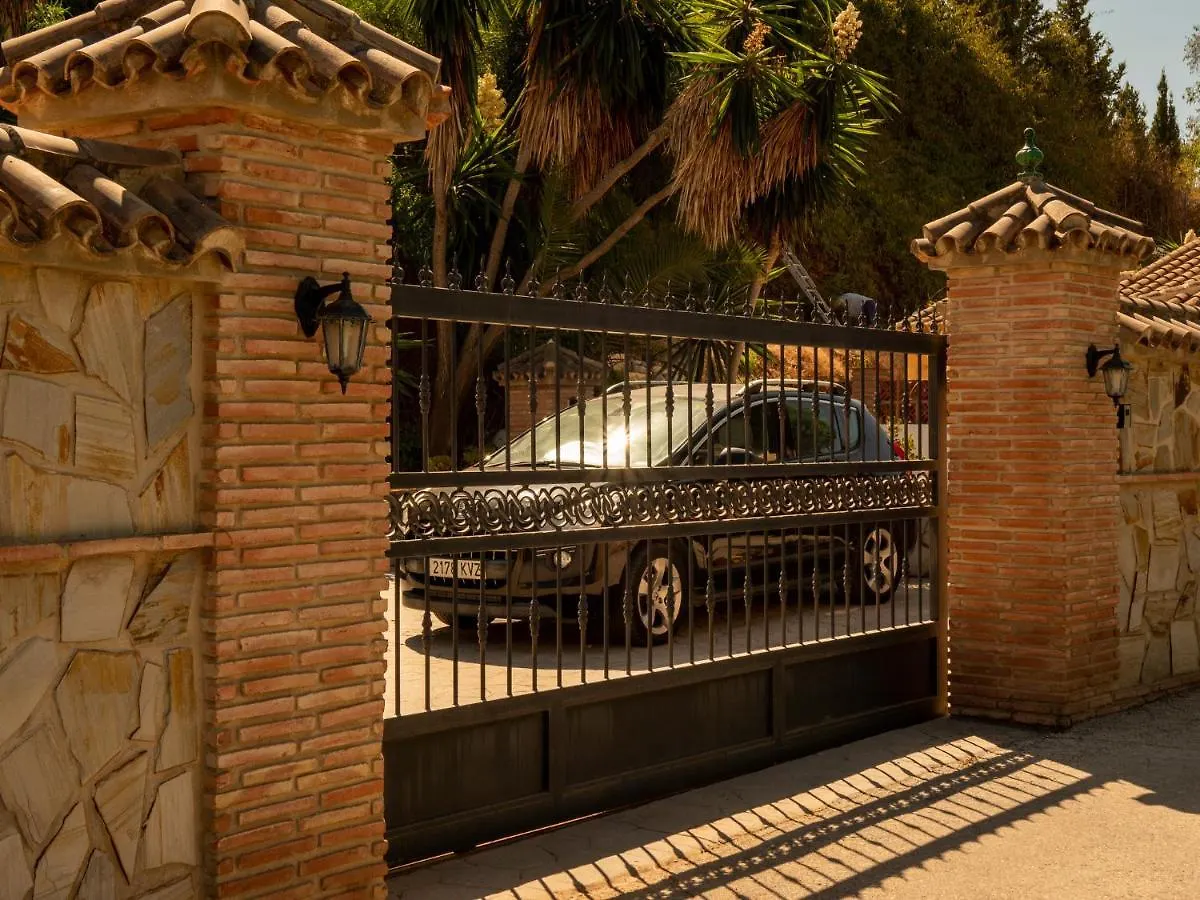 Delightful 5 Bed Villa In Fuengirola Costa Del Sol Málaga