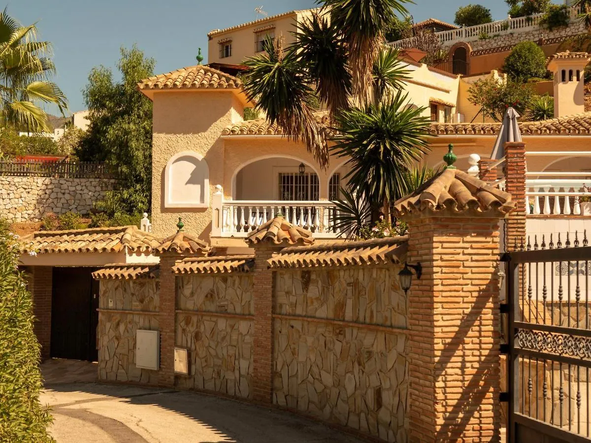 Delightful 5 Bed Villa In Fuengirola Costa Del Sol Málaga