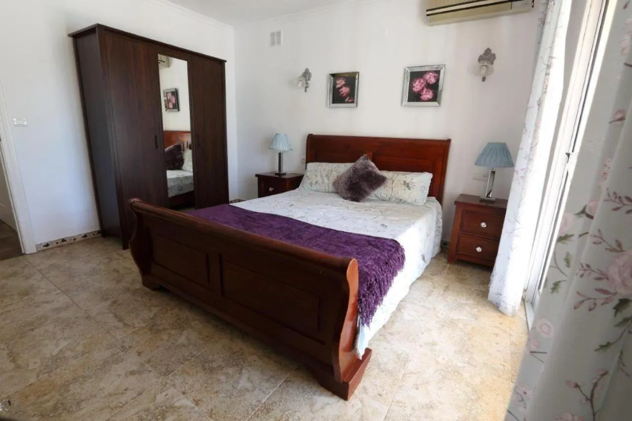 Delightful 5 Bed Villa In Fuengirola Costa Del Sol Málaga 0*,  Spanyolország
